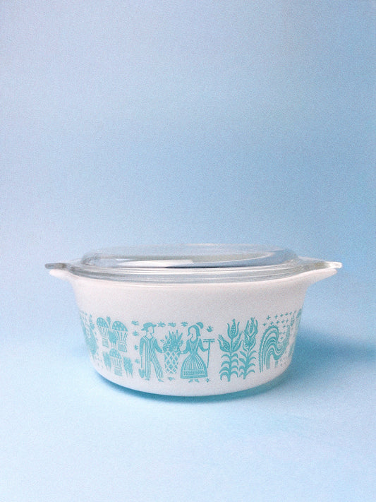 Vintage Amish Butterprint Casserole Dish | Pyrex - 472 - White + Teal