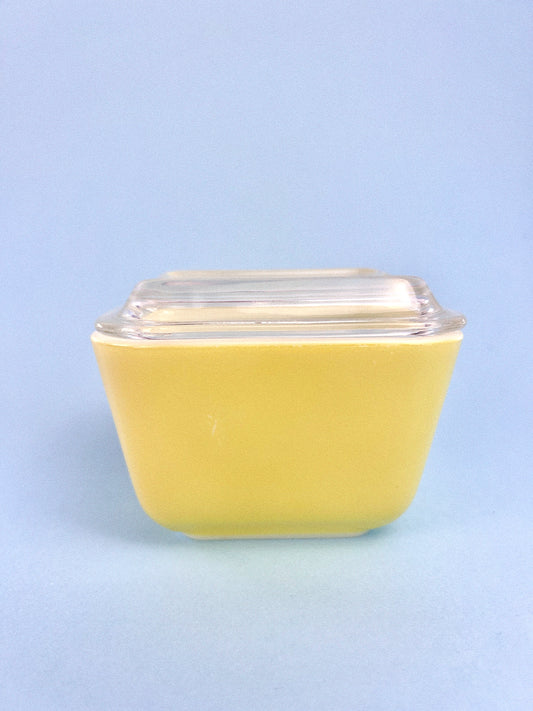 Vintage Yellow Pyrex Refrigerator Dish with Lid | 501 - 1.5 cup capacity